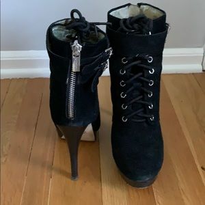 MK ankle boot heel